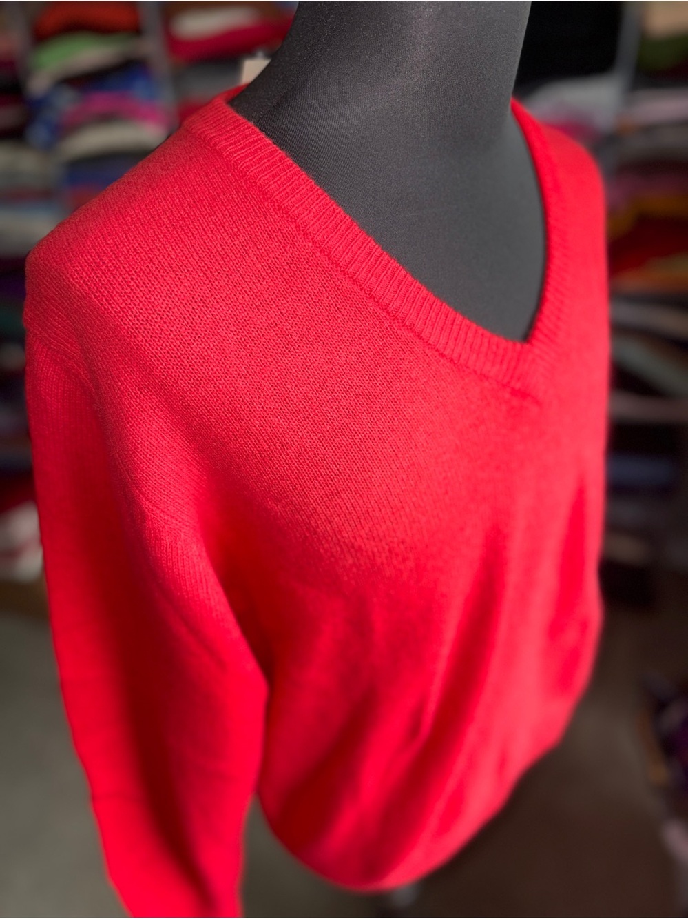 Men’s V-Neck Sweater in Bright Red, Lambswool